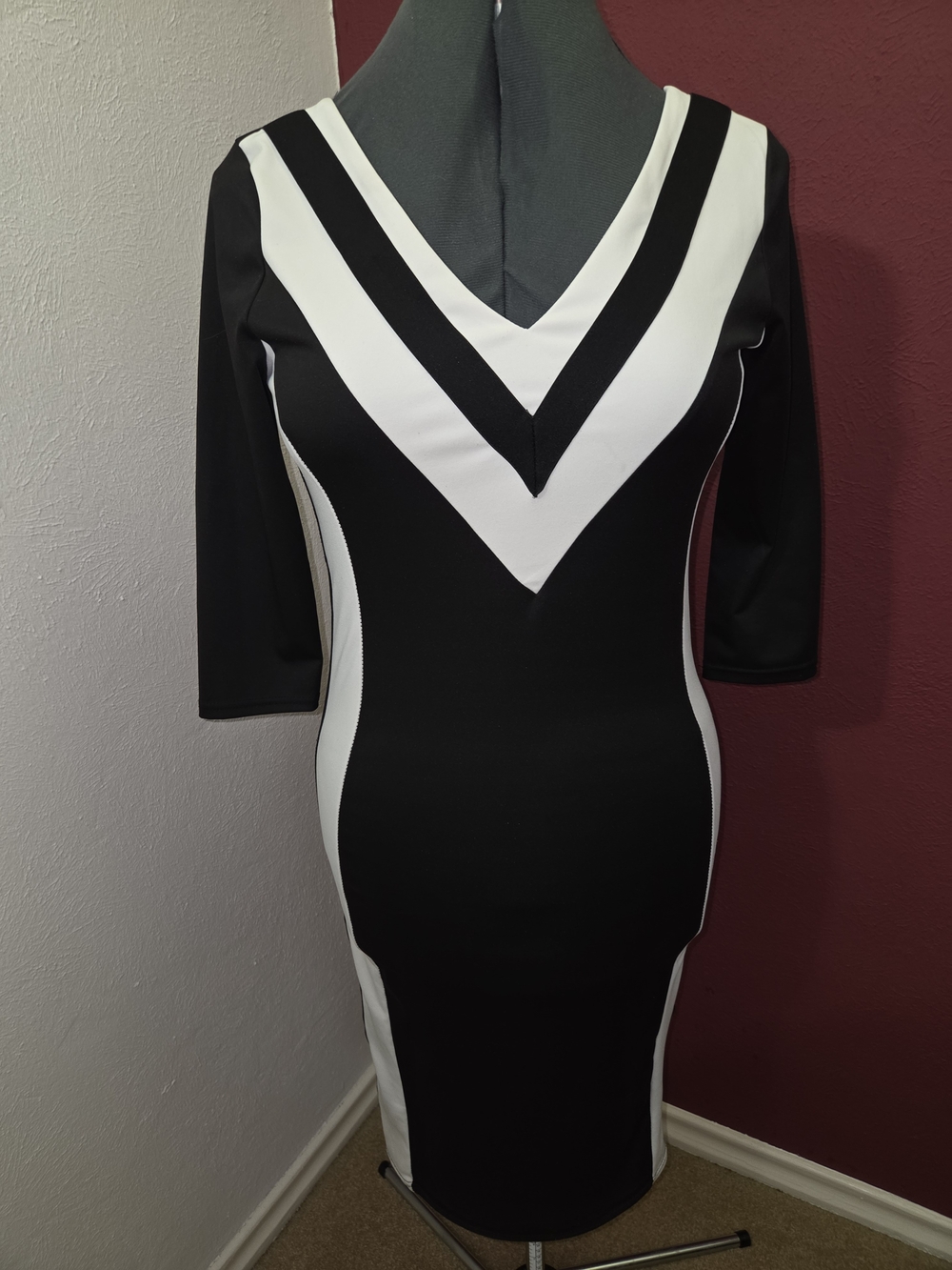 CBR Black & White V‑Neck Midi Dress
